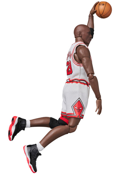 Pre Order**MAFEX Michael Jordan Chicago Bulls Home Action